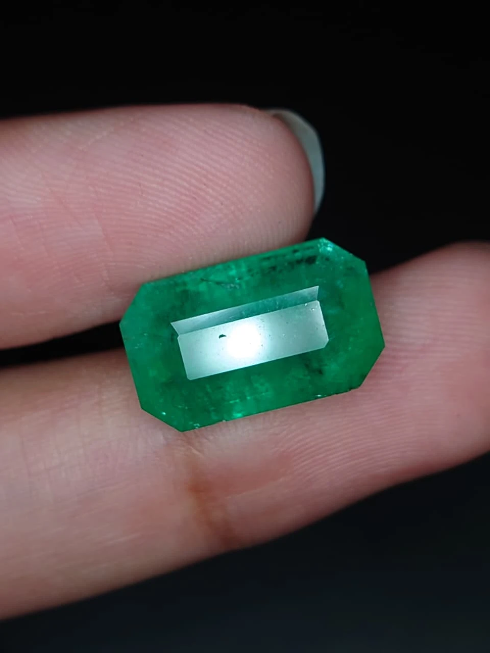 7.1ct Natural Colombian Emerald Loose Gemstone from Colombia — view 2